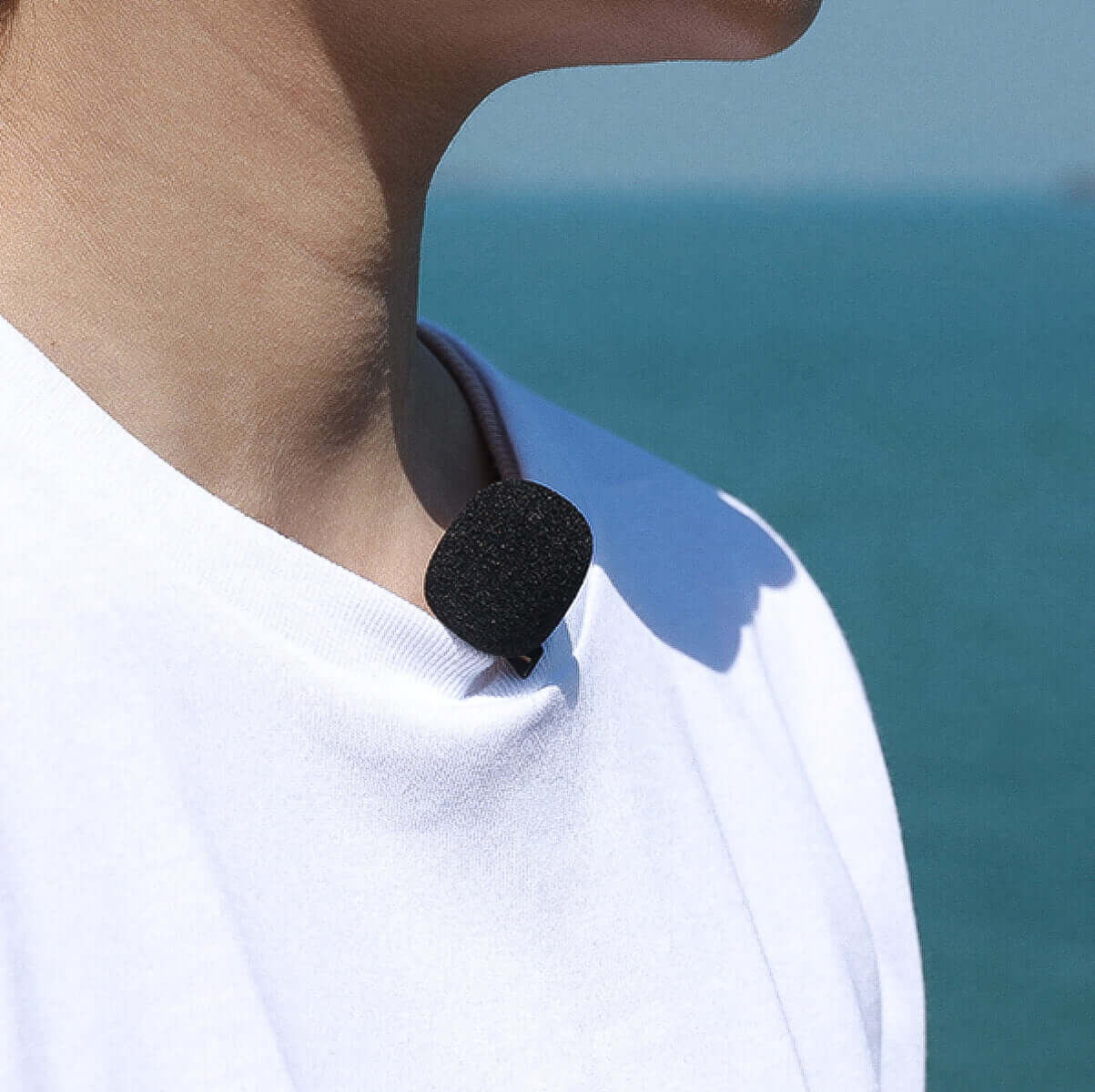 external microphone for clear audio recording during vlogging